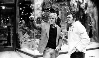 Сидни Поллак и Роберт Редфорд. "Три дня кондора". Фильм 1975 года на сегодняшнюю тему.