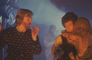 Джеймс Камерон и Сигурни Уивер на съемках "Чужие"