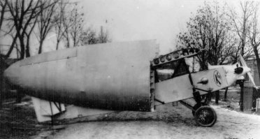 экзотика)
Калинин еще своим "облисполкомовским" крохотулей К-9 удивил. Складное крыло, посадочная скорость 50-60 км/ч. Две совершенно полярные машины - гигант и карлик)