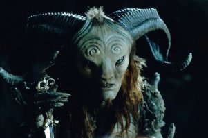 В статье не фавн, а бледный человек. Фавн ниже. Ну и до кучи маленького чужого мы все помним :)