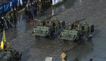 Так и лобового стекла нет, только откинутые решетки, как то трудно представить где тут крыша спрятана