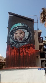 почетный гражданин Кипра! графити в начале улицы им. Гагарина