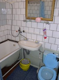 Нескоро я забуду одну лютую гостиницу в г. Апатиты. Даже фото сделал.
Прошу заметить, это номер Люкс: