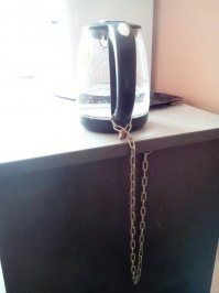 А что здесь неправильно?Сами п"здите всё вплоть до тапочек и полотенец(даже не считая это за воровство),а потом удивляетесь...