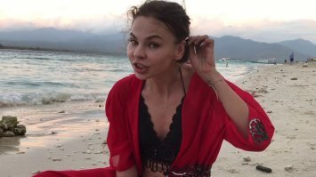 ни сиськи ни письки и страшненькая,дерипаска закрой* эту вонючку,не позорься