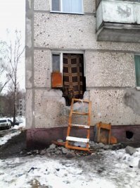 человек сделал ЭТО (или ему помогли) для СЕБЯ ... зачем ему сертификаты ???
он НИКОГО катать не собирается ... человек имеет право распоряжаться своей жизнью ? когда всем чинушам в округе для помощи нужны лицензии.
а комунальщикам, которые к нему полезут, надо костылем в морду
... ИНВАЛИДУ добавить проблем ... у него их мало ... да ?

вот другой пример : 
человек превратил квартиру в филиал помойки, ему заперли дверь ...
он сделал себе индивидуальный вход ...
и никто, ничего ему сделать не может ...
