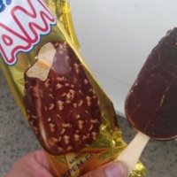 Вот такое мороженое можно купить в Саранске. Только аллергикам надо быть осторожнее, тут, по моему, с орехами перебор.