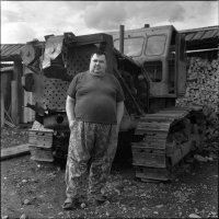 Если трактор застрянет, он его в беде не оставит, вытащит.