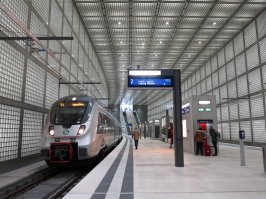 Блин, теперь хочется в Москву приехать в гости, а то у нас в Лейпциге 4 станции метро.))