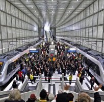 Блин, теперь хочется в Москву приехать в гости, а то у нас в Лейпциге 4 станции метро.))