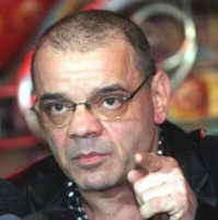 Константин Райкин на ребенка похож, щас им детей пугать можно))
