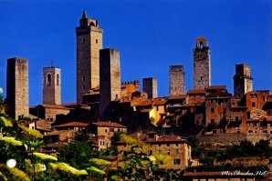 В одном маленьком уездном городке Сан-Джиминьяно, что в Италии, местные богачи тоже активно мерялись письками.