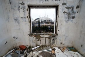 Ничего, что на этом фото стадион еще не достроен?