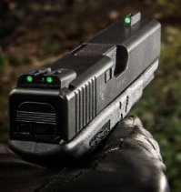 А еще в прицельных приспособлениях его используют