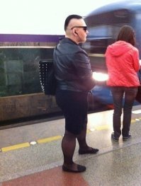 Вроде это баба, хотя хрен угадаешь