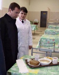 Наш "улыбчатый" тоже любит простую еду:)