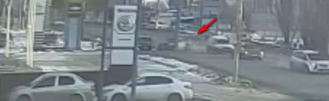 а вот и виновник.. один из любителей поворотников, которому не нужны зеркала.. ведь главное - поворотник!