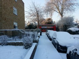 "снега выпало не так уж и много"
но не так уж и мало: