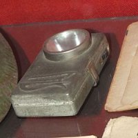 Видимо, в разное время мы детствовали. В моё - такие фонари в магазине было вообще не увидеть. Двухбатареечные - да, можно, но трёх-пяти... Всё больше вот такие лежали: