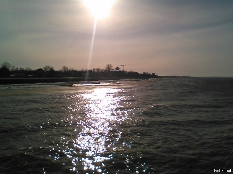 А мне пофиг. Люблю разную погоду. Вот вчера морозяка и ветрище, а я утеплилась и гулять. Вон какую красоту увидела, а могла бы дома в комп втуплять.