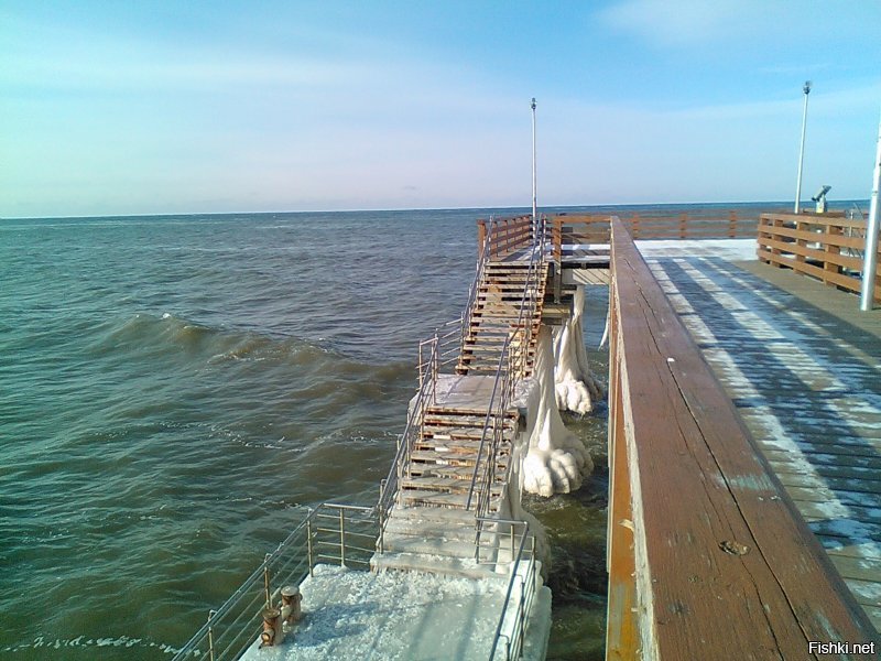 А мне пофиг. Люблю разную погоду. Вот вчера морозяка и ветрище, а я утеплилась и гулять. Вон какую красоту увидела, а могла бы дома в комп втуплять.