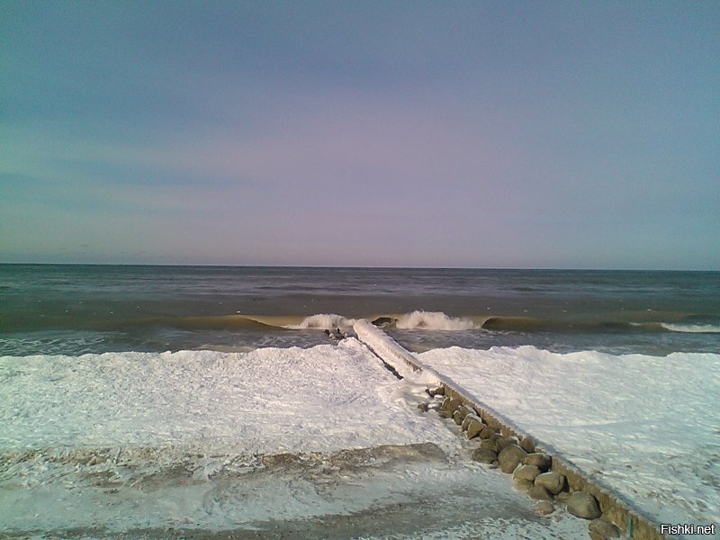 А мне пофиг. Люблю разную погоду. Вот вчера морозяка и ветрище, а я утеплилась и гулять. Вон какую красоту увидела, а могла бы дома в комп втуплять.