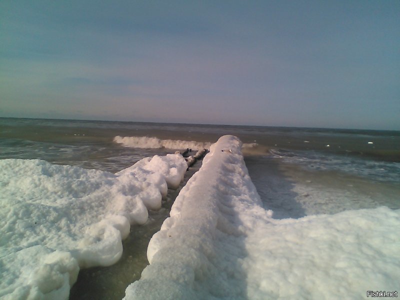 А мне пофиг. Люблю разную погоду. Вот вчера морозяка и ветрище, а я утеплилась и гулять. Вон какую красоту увидела, а могла бы дома в комп втуплять.