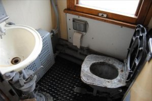 И не стыдно? Общественные туалеты, которые точно удивят