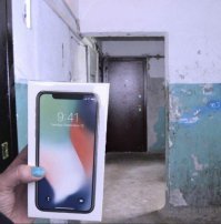 покупая Iphone вы платите за БРЕНД и элемент Массовой Культуры
именно поэтому у яблочников так рвет пуканы, когда им объясняют, что с технологической точки зрения в айфоне нет ничего революционного. Вы просто стали жертвами КУЛЬТА с которого не можете соскочить. В России ипхон последней модели это модный аксессуар подчеркивающий типа ваш "СТАТУС",  вот и всё.
Этим яблоко и поимело миллионы дебиков по всему миру. На это купились и вы. 
счастья вам, успехов, ну и копите гроши на следующую модель заваривая доширак