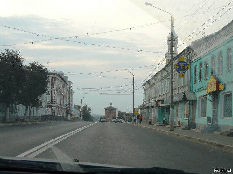 Специально для Вас, порылся в "закромах", нарыл несколько фоток. И так встречайте, улицы города.