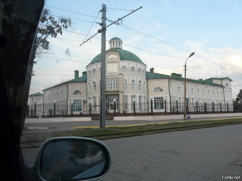 Специально для Вас, порылся в "закромах", нарыл несколько фоток. И так встречайте, улицы города.