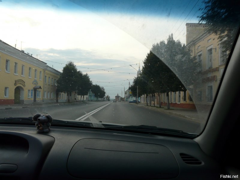 Специально для Вас, порылся в "закромах", нарыл несколько фоток. И так встречайте, улицы города.