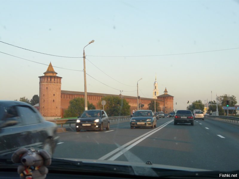 Специально для Вас, порылся в "закромах", нарыл несколько фоток. И так встречайте, улицы города.