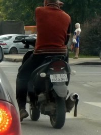 Повесить бы его яйца на глушак, вместо ленточки.