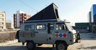 Немецкая буханка :) 
На наших дорогах скорость естественным образом ограничена до 80 км/час, потому вряд ли есть смысл такую покупать в России :) 
У нас есть смысл покупать 4х4!!!