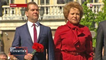 Свадьба была, могут и поспать вместе