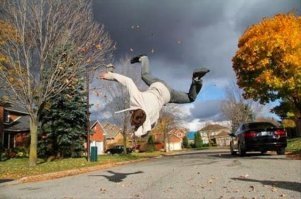 Низко пошёл. Точно к дождю. Вон, и тучи уже собираются.