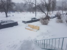 У нас в Харькове тоже занесло не слабо, снега по колено, хотя с таким заносами наши заносы конечно смешны ...