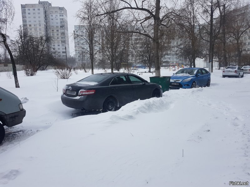 У нас в Харькове тоже занесло не слабо, снега по колено, хотя с таким заносами наши заносы конечно смешны ...