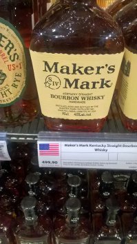 В Норвегии весь крепкий алкоголь под контролем государства и продается только в специальных государственных магазинах  Vinmonopolet  (фото делал этой осенью). Ценники совсем не гуманные ( цены на фото в норвежских кронах, курс 1 крона = 7 ,2 рубля грубо) , поэтому-то и такое большое количество сортов пива продается в супермаркетах. Помимо известных марок, просто дикое количество крафтового пива...