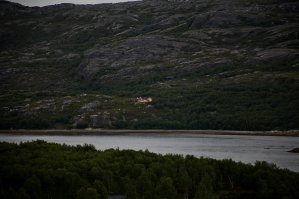 У автора поста какие-то норвежские мегаполисы на фото)) Типичная норвежская деревня выглядит как-то так.. )