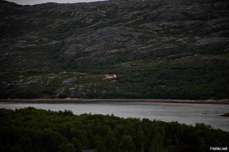 У автора поста какие-то норвежские мегаполисы на фото)) Типичная норвежская деревня выглядит как-то так.. )