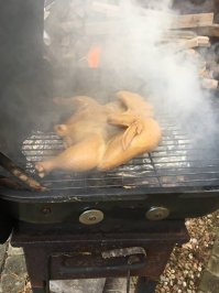 Вот на днях делал , у тестя коптильни не было но шел и увидел что кто то выкинул гриль 10 минут работы с шуруповертом и болгаркой и чудеса :)