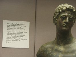 у него и предок-близнец был, похоже  (третий век до нашей эры).