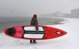 Это не серфер, это далб.а.ёб. Чё, в окно не судьба посмотреть?