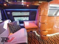 И понтоваться не получится.  :) Нормальные таежники только поржут и пальцем у виска покрутят.  

:)  Если подобные варианты рассматривать.  ЗА в три раза меньшую цену. причем - то вот как-то так.  

Под капотом расположен 7,2-литровый мотор Caterpillar.
Что имеет Ford F-750 Dunkel Luxury Hauler 4х4:

- Рамная конструкция
- Полный привод
- Пневмоподвеска
- Три лебёдки
- Видеокамеры по кругу
- Навигация
- Два телевизора
- Кухня
- Газ
- Холодильник
- Туалет
- Душ
- Климатическая установка
- Аудиосистема
- Несколько мест для отдыха