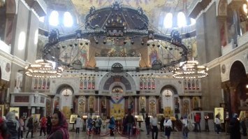 Была в прошлом году. Собор красив, слов нет. Но это все-таки больше туристический объект, а не православный храм.