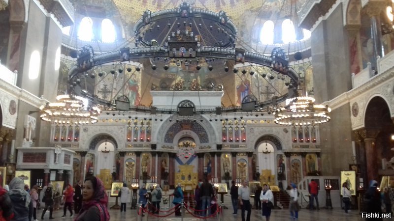 Была в прошлом году. Собор красив, слов нет. Но это все-таки больше туристический объект, а не православный храм.