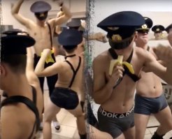 Похоже ... "черный властелин" уже ... прокатил белых мальчиков ... на своем ... своей ... колеснице