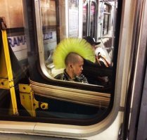 Мода из подземки: фрики внутри, а кто-то уже выложил вашу фотографию